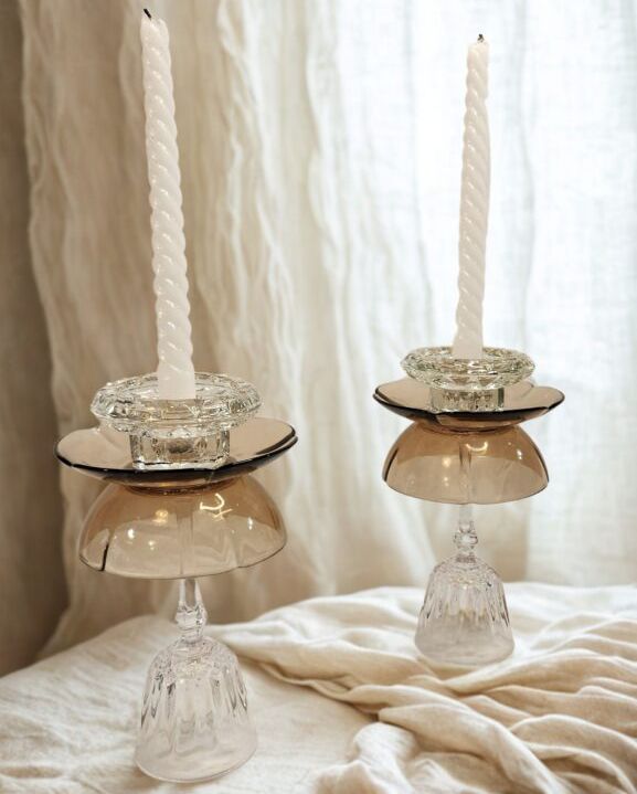 @maison_creot installée à Rodez, produit des créations décoratives artisanales, essentiellement à base de verre et de cristal pour embellir vos espaces (vases, luminaires, porte-bijoux...). Fondée par Marion, passionnée par les formes oubliées, les détails discrets et les matières patinées par le temps, elle détourne et assemble pour offrir une deuxième histoire aux objets. 🕯️ 

#fabriqueenaveyron #fabriqueenfrance #fabricationartisanale #fabricationfrancaise #artisanatfrancais #madeinfrance #Aveyron #savoirfaire #savoirfairefrançais #bougeoir #upcycle