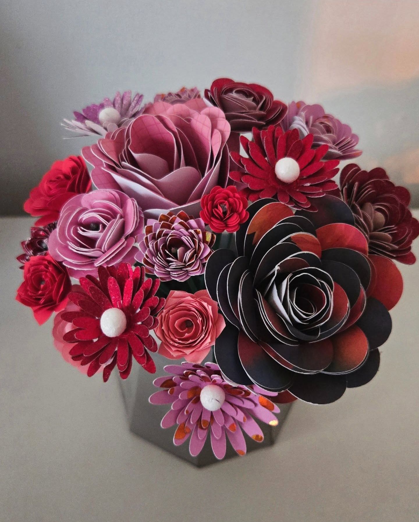 @wacky_paper, installée à Druelle Balsac, rejoint le « Fabriqué en Aveyron » avec ses créations décoratives en papier. Le papier est devenu sa source d'inspiration pour composer des réalisations faites main, personnalisables et entièrement uniques. Son objectif est de transformer une feuille de papier en émotion, en poésie, ou en objet décoratif. 🌺 

#fabriqueenaveyron #fabriqueenfrance #fabricationartisanale #fabricationfrancaise #artisanatfrancais #madeinfrance #Aveyron #savoirfaire #savoirfairefrançais #decorations #objetspapier