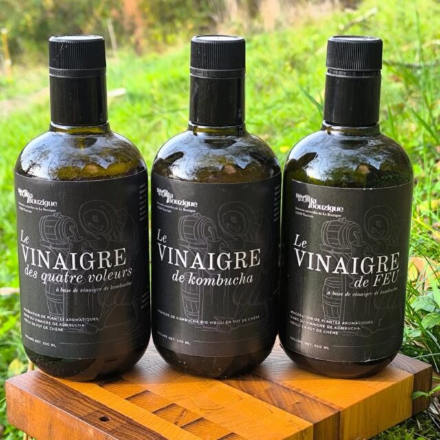 @labouzigue.boissons, située à Nauviale, sont spécialisées dans la production et la commercialisation de boissons artisanales fermentées, entièrement naturelles et certifiées biologiques. Leur gamme inclut du kombucha, de la ginger beer, des kôsos ainsi que des vinaigres de kombucha. Ces produits sont disponibles sur les marchés de l'Aveyron et en Occitanie. L'entreprise travaille également avec des restaurateurs, des bars et des épiceries. 🍵 

#fabriqueenaveyron #fabriqueenfrance #fabricationartisanale #fabricationfrancaise #artisanatfrancais #madeinfrance #Aveyron #savoirfaire #savoirfairefrançais #kombucha #vinaigre