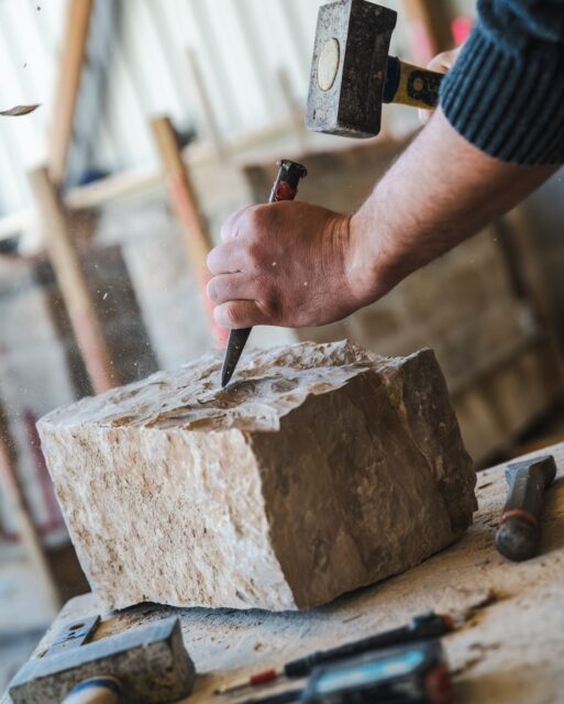 👀 Le saviez-vous ? 
L'Aveyron se distingue par la diversité de ses pierres : le Rougier de Marcillac, les pierres blanches des Causses et le grès permien de Rodez aux nuances rose-ocre.

📷 @studio_fegari

#fabriqueenaveyron #fabriqueenfrance #fabricationartisanale #fabricationfrancaise #artisanatfrancais #madeinfrance #Aveyron #savoirfaire #savoirfairefrançais #construction #pierre