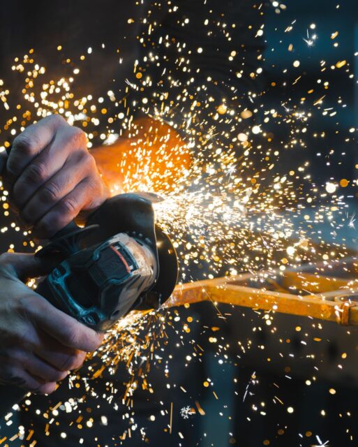 🔍 Le saviez-vous ?
14 entreprises sont agréées Fabriqué en Aveyron dans la filière de la mécanique et du travail des métaux. 🔨
Photo : @Studio_fegari
#fabriqueenaveyron #fabriqueenfrance #fabricationartisanale #fabricationfrancaise #artisanatfrancais #madeinfrance #Aveyron #savoirfaire #savoirfairefrançais #charpente #metallurgie