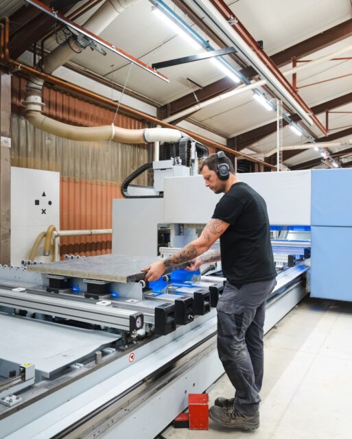 👀 Le saviez-vous ?
Derrière une cuisine fabriquée en Aveyron se cachent de nombreux savoir-faire : conception, menuiserie, ébénisterie, assemblage et pose mobilisent des compétences locales à chaque étape. ⚒️
📷 @studio_fegari
#fabriqueenaveyron #fabriqueenfrance #fabricationartisanale #fabricationfrancaise #artisanatfrancais #madeinfrance #Aveyron #savoirfaire #savoirfairefrançais #cuisine #cusinesurmesure