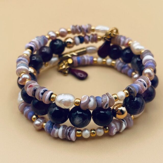@ladycreatifs12, située à Valady, est une entreprise artisanale spécialisée dans la création de bijoux. Les bracelets Adapt’Lady sont réalisés à partir de fil à mémoire de forme et sublimés par différentes pierres, avec la possibilité d’y intégrer des gemmes interchangeables. 📿

#fabriqueenaveyron #fabriqueenfrance #fabricationartisanale #fabricationfrancaise #artisanatfrancais #madeinfrance #Aveyron #savoirfaire #savoirfairefrançais #bracelet #accessoires