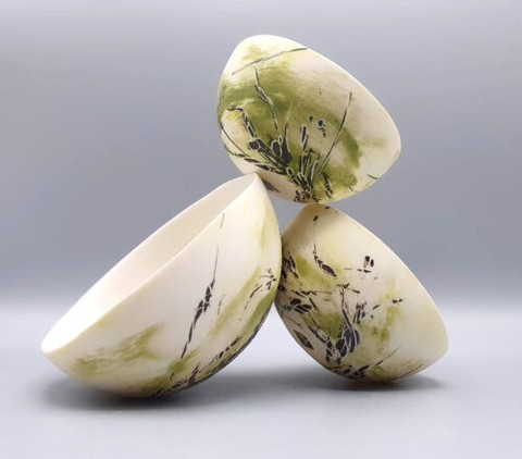 Installée à Millau, @cgceramique est une céramiste qui créée des objets de décoration haut de gamme inspirée par l'art de l'Extrême-Orient et la maîtrise de plusieurs techniques. Elle réalise également des commandes personnalisées et anime des ateliers en petit comité. 🍵 

#fabriqueenaveyron #fabriqueenfrance #fabricationartisanale #fabricationfrancaise #artisanatfrancais #madeinfrance #Aveyron #savoirfaire #savoirfairefrançais #ceramique #faïence #decoration
